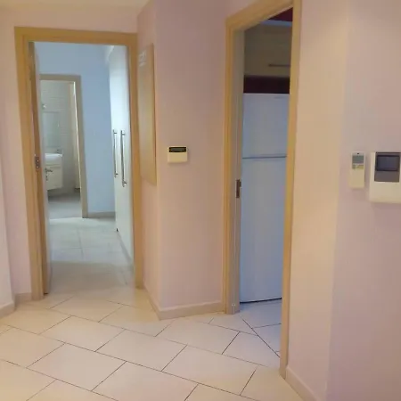 Appartement Sleeps 6 With Ensuite Nicosia