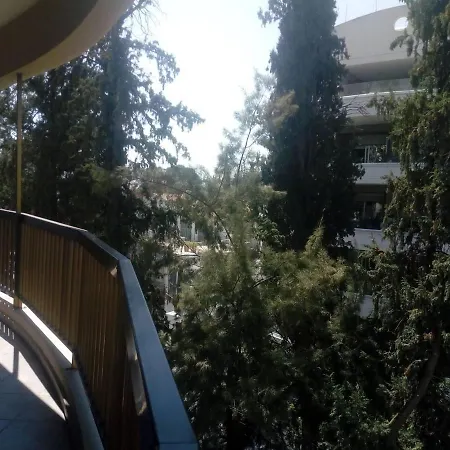 Lovely 3 Bedroom In Center Apartment