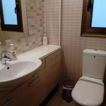 Sleeps 6 With Ensuite Apartman Nicosia